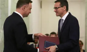 Prezydent Duda wręcza dokument premierowi Morawieckiemu. Czy to zapowiedź zmian na giełdzie?