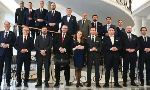 Kto jest liderem konfederacji? Poznaj kluczowe postacie w partii