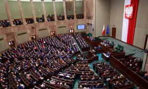 Posłowie debatują nad prawami pracowników handlu w kontekście niedziel handlowych. Lewica walczy o wolne niedziele dla handlowców.