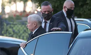 Czy Kaczyński ma prawo jazdy? Zaskakujące fakty o jego uprawnieniach