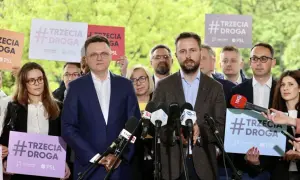 Politycy prezentują hasła #TrzeciaDroga, podkreślając kluczowe różnice między Polską 2050 a PSL.