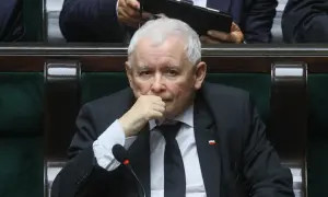Jarosław Kaczyński w zamyśleniu. Kto jest potencjalnym następcą?