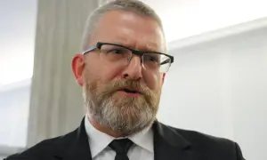 Gdzie mieszka Grzegorz Braun? Odkryj jego wpływ na Rzeszów