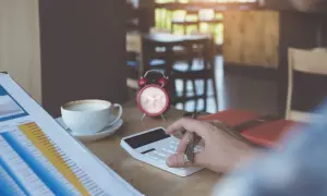Analiza finansowa obietnic wyborczych Koalicji Obywatelskiej. Kalkulacje, raporty i kawa.