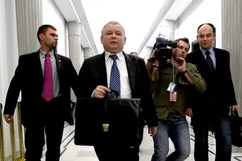 Kto był premierem za Lecha Kaczyńskiego? Niezwykłe fakty i zmiany w rządzie