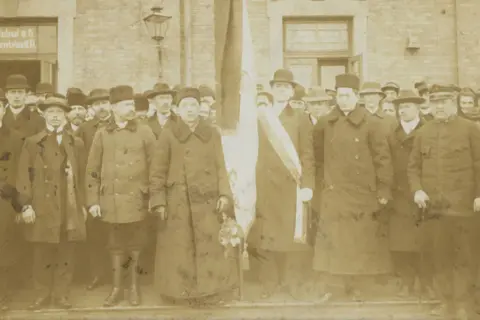Co to jest konfederacja? Historia, znaczenie i współczesne konteksty