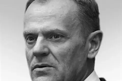 Skąd pochodzi Donald Tusk? Odkryj jego fascynujące korzenie