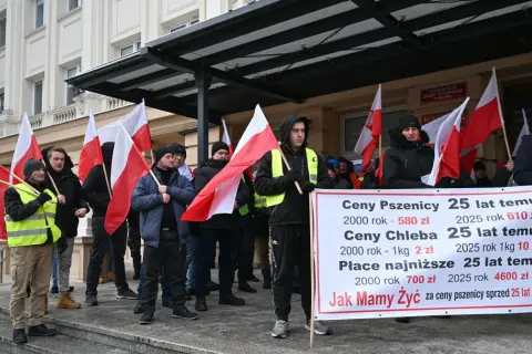 Rolnicy protestują, pytając, jak mają żyć, gdy ceny pszenicy i chleba drastycznie wzrosły. Lewica odpowiada na postulaty z protestów rolników.