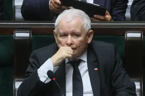Jarosław Kaczyński w zamyśleniu. Kto jest potencjalnym następcą?