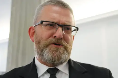Gdzie mieszka Grzegorz Braun? Odkryj jego wpływ na Rzeszów
