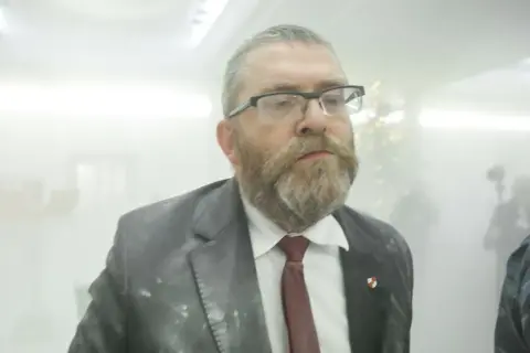 Kim jest Grzegorz Braun? Odkryj jego niezwykłe pochodzenie i korzenie