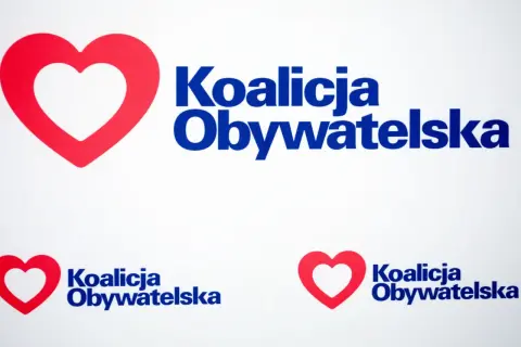 Czerwone serca i napis "Koalicja Obywatelska". Czy koalicja obywatelska obniży podatki dla małych firm?