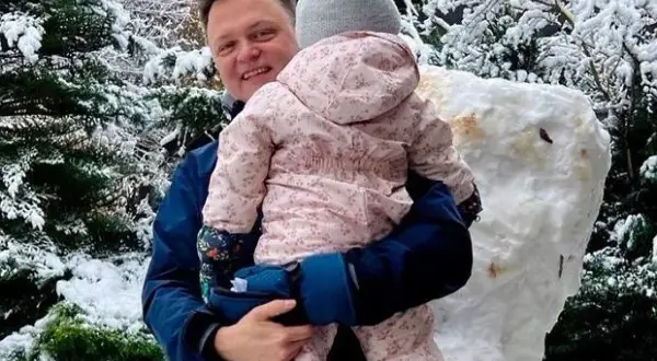 Ile dzieci ma Hołownia? Poznaj imiona i wiek jego córek