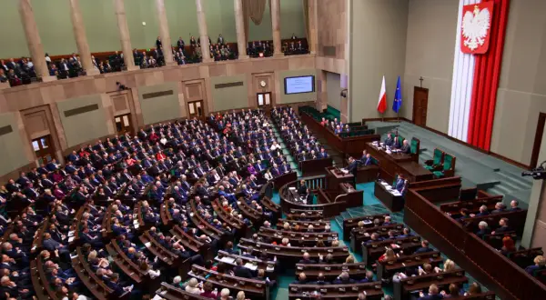 Posłowie debatują nad prawami pracowników handlu w kontekście niedziel handlowych. Lewica walczy o wolne niedziele dla handlowców.