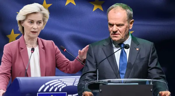 Ursula von der Leyen i Donald Tusk na tle flagi UE. Ich relacje z Unią Europejską to historia konfliktów i napięć.