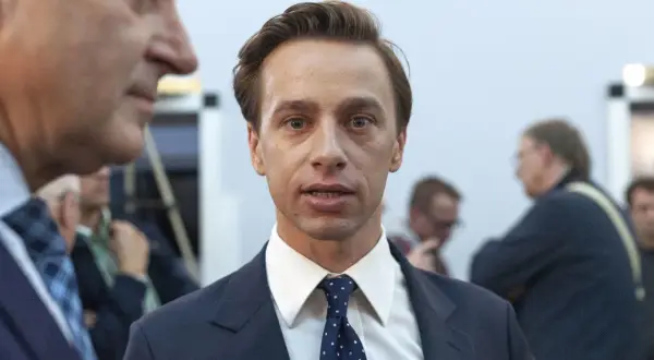 Czy Bosak ma wyższe wykształcenie? Prawda o jego edukacji