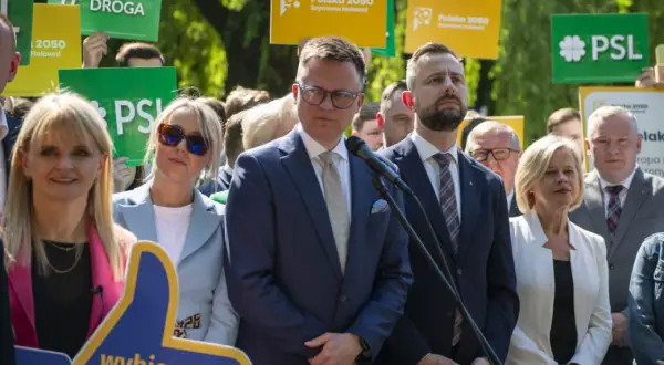 Politycy prezentują hasła #TrzeciaDroga, #PSL i Polska 2050. Dyskutują o europejskim zielonym ładzie, prezentując oficjalne stanowisko Polski 2050.