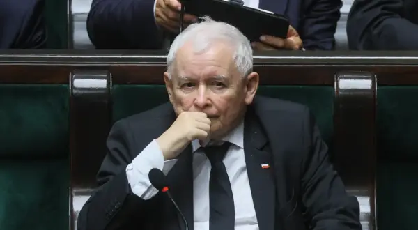 Jarosław Kaczyński w zamyśleniu. Kto jest potencjalnym następcą?