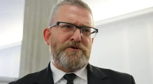 Gdzie mieszka Grzegorz Braun? Odkryj jego wpływ na Rzeszów