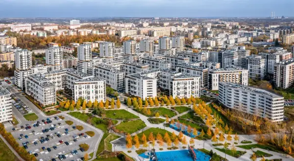 Nowe osiedle z nowoczesnymi blokami i placem zabaw. Jak rządy koalicji obywatelskiej wpływają na ceny mieszkań w takich inwestycjach?