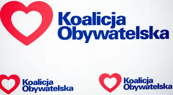 Czerwone serca i napis "Koalicja Obywatelska". Czy koalicja obywatelska obniży podatki dla małych firm?