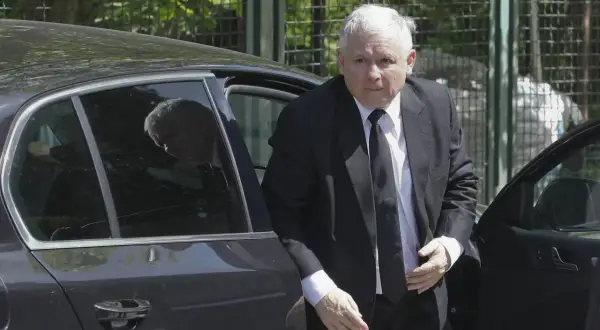 Czym jeździ Kaczyński? Zaskakujące szczegóły o jego samochodzie