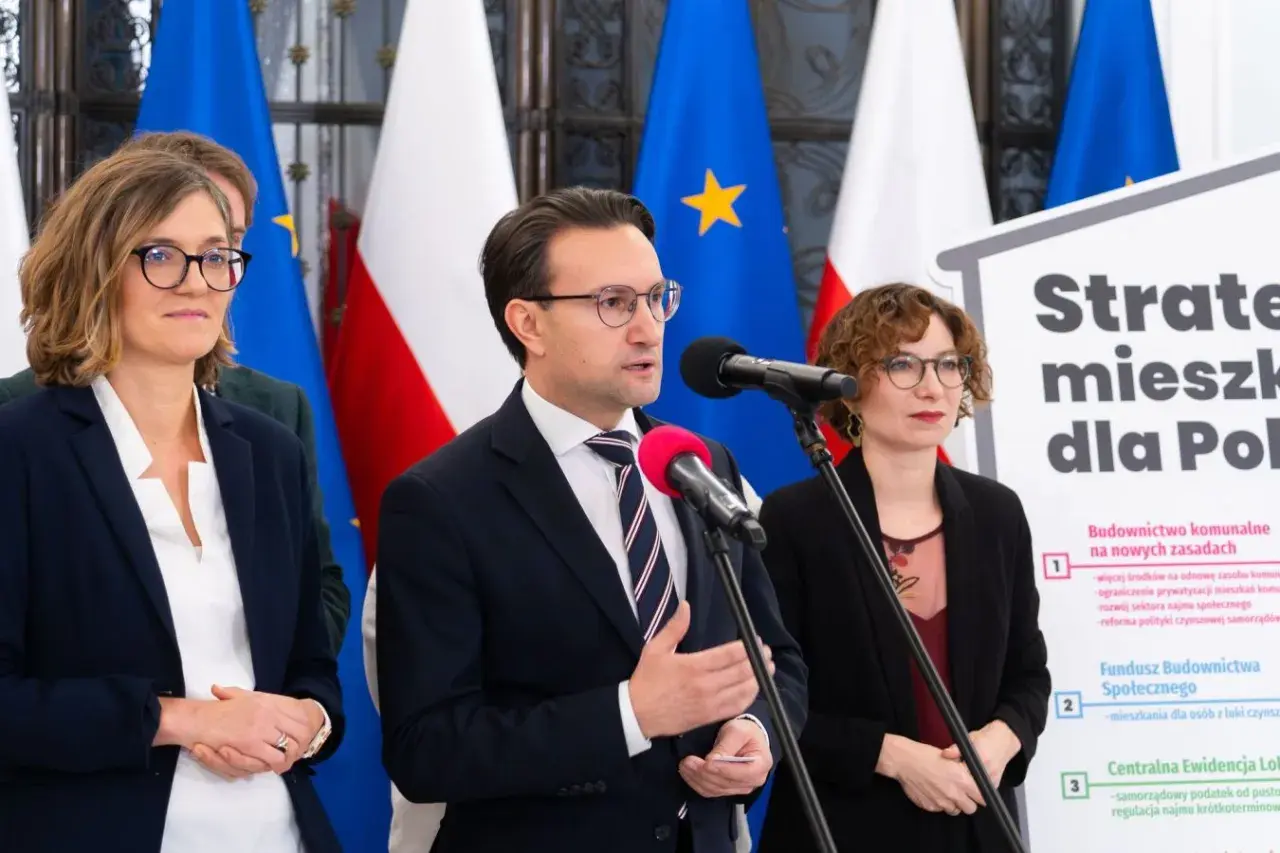 Lewica obiecuje budowę państwowych akademików dla studentów. Konferencja prasowa z przedstawicielami partii.
