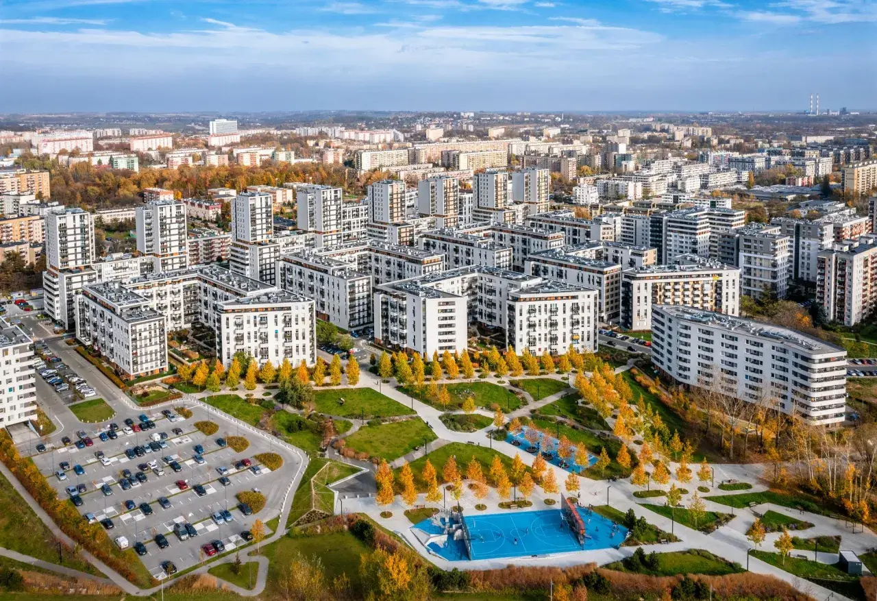 Nowe osiedle z nowoczesnymi blokami i placem zabaw. Jak rządy koalicji obywatelskiej wpływają na ceny mieszkań w takich inwestycjach?