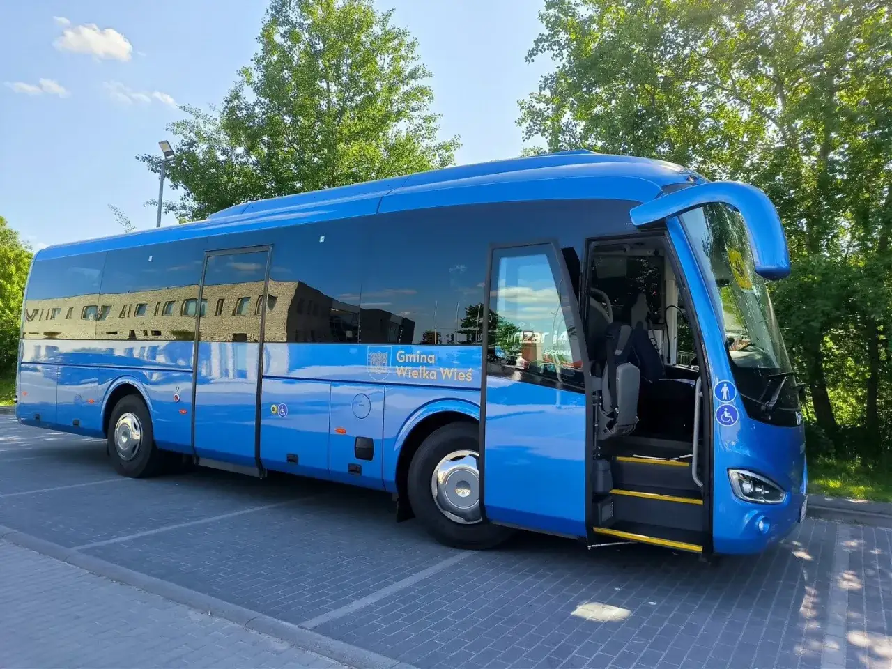Nowy autobus PKS dla Gminy Wielka Wieś. Walka z wykluczeniem komunikacyjnym to rozwój transportu publicznego w programie Lewicy.