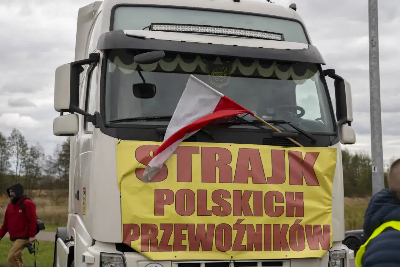 Ciężarówka z banerem 