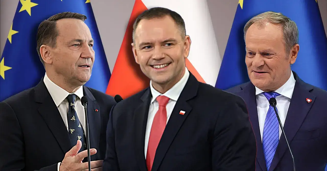 Powrót Donalda Tuska jak wpłynął na notowania Koalicji Obywatelskiej. Trzech polityków na tle flag UE i Polski.