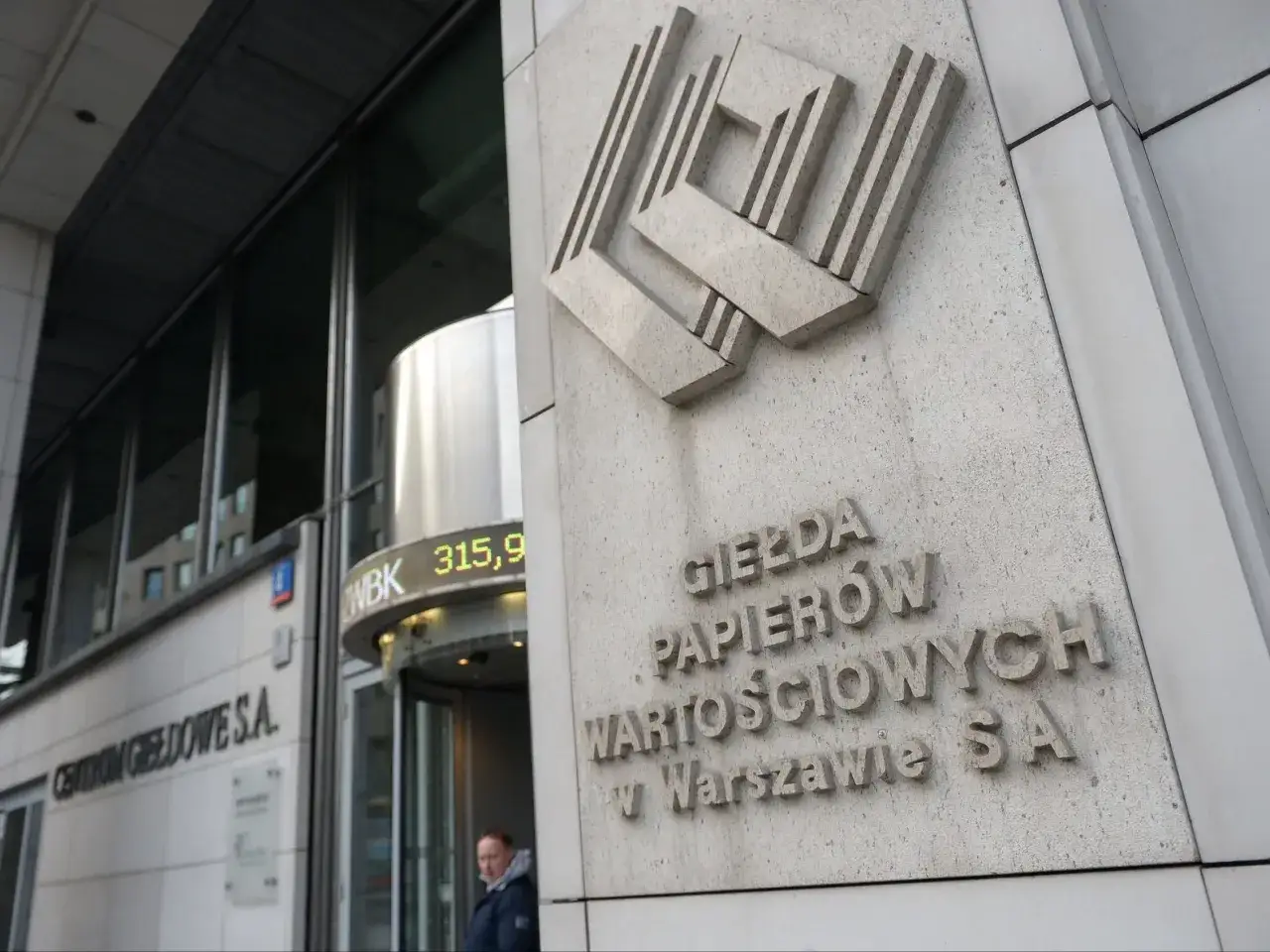 Gmach Giełdy Papierów Wartościowych w Warszawie. Czy wpływ rządu Mateusza Morawieckiego na giełdę był widoczny?
