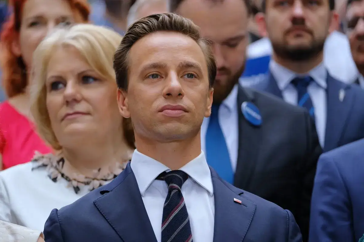 Zdjęcie Krzysztof Bosak - skąd pochodzi i jakie są jego korzenie?