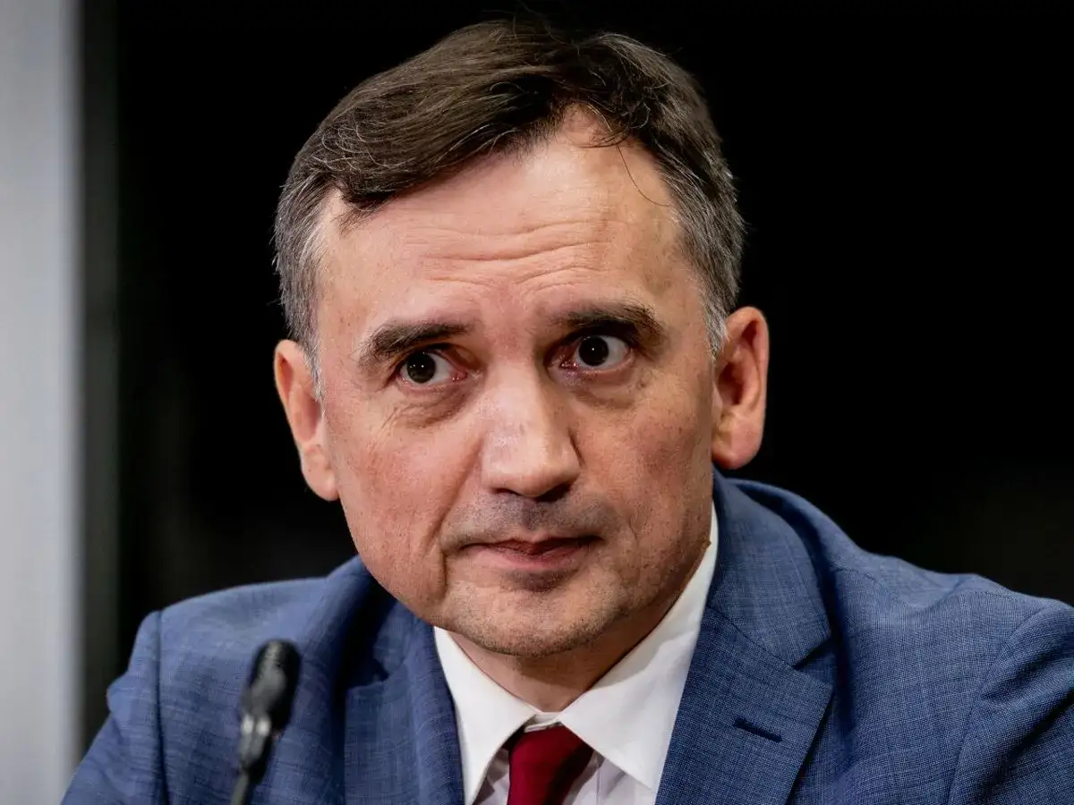 Zbigniew Ziobro w obliczu afery z Funduszem Sprawiedliwości. PIS w ogniu pytań.