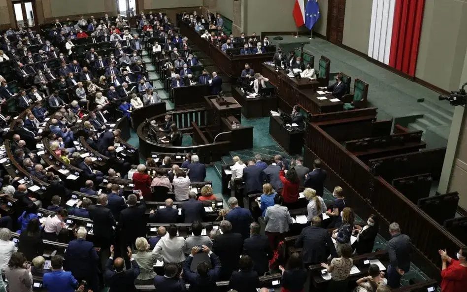 Zdjęcie Ile PiS ma mandatów w Sejmie? Zaskakujące wyniki wyborów 2023