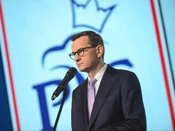 Premier przemawia na tle orła PiS. Czy to zapowiedź zarzutów dla byłych ministrów PiS?