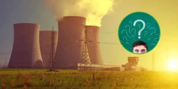 Lewica a transformacja energetyczna: czy poparcie dla elektrowni jądrowych jest odpowiedzią? W tle chłodnie kominowe.