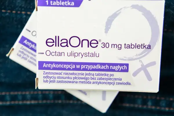 Pigułka dzień po ellaOne. Debata o ustawie o pigułce dzień po w Polsce 2050 budzi emocje, a dostępność antykoncepcji awaryjnej jest kluczowa.